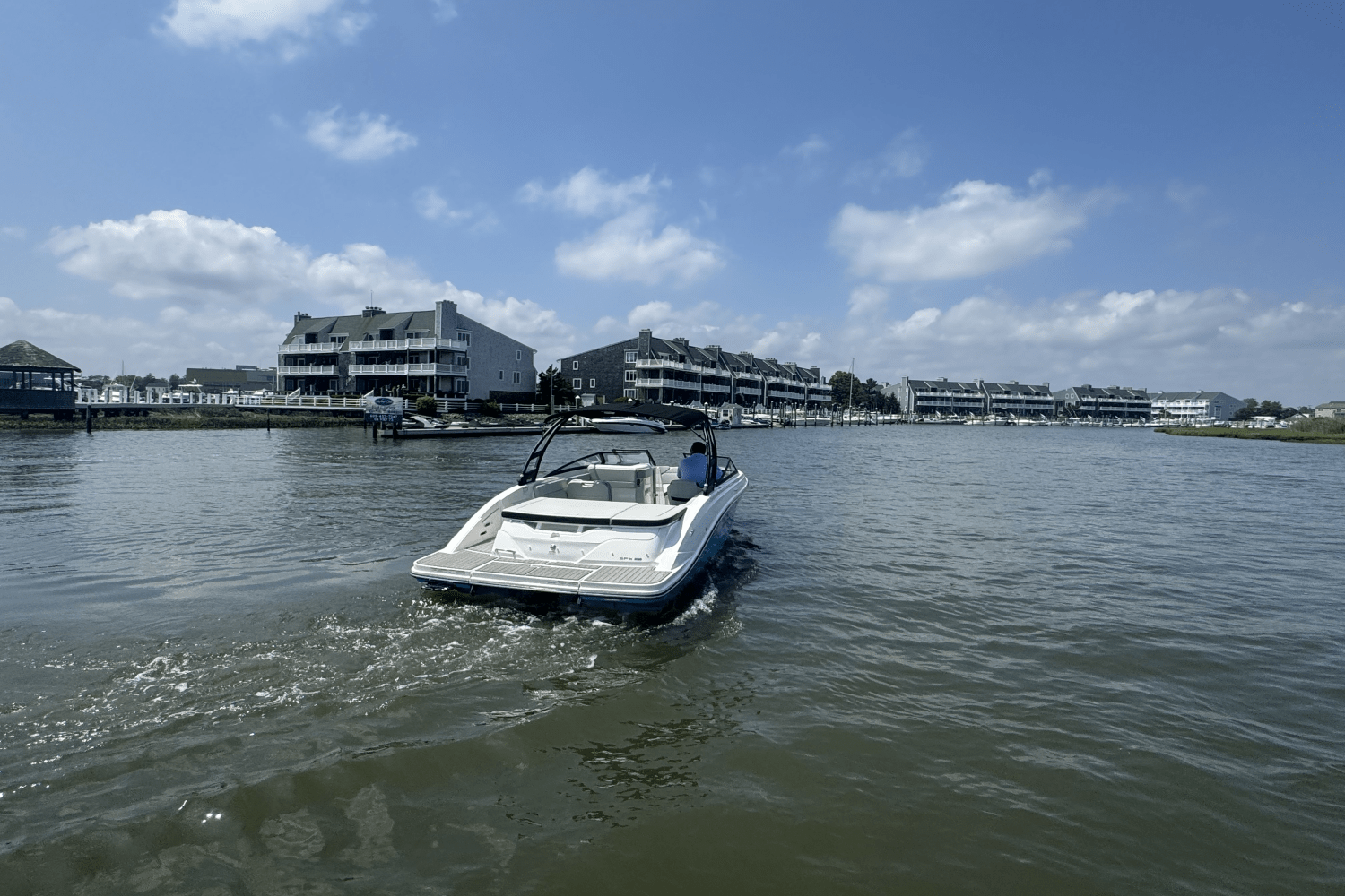 Slide: The Image of Sea Ray SPX 230 2025 - 67