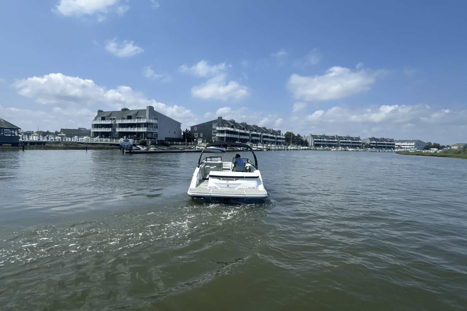 Slide: The Image of Sea Ray SPX 230 2025 - 68