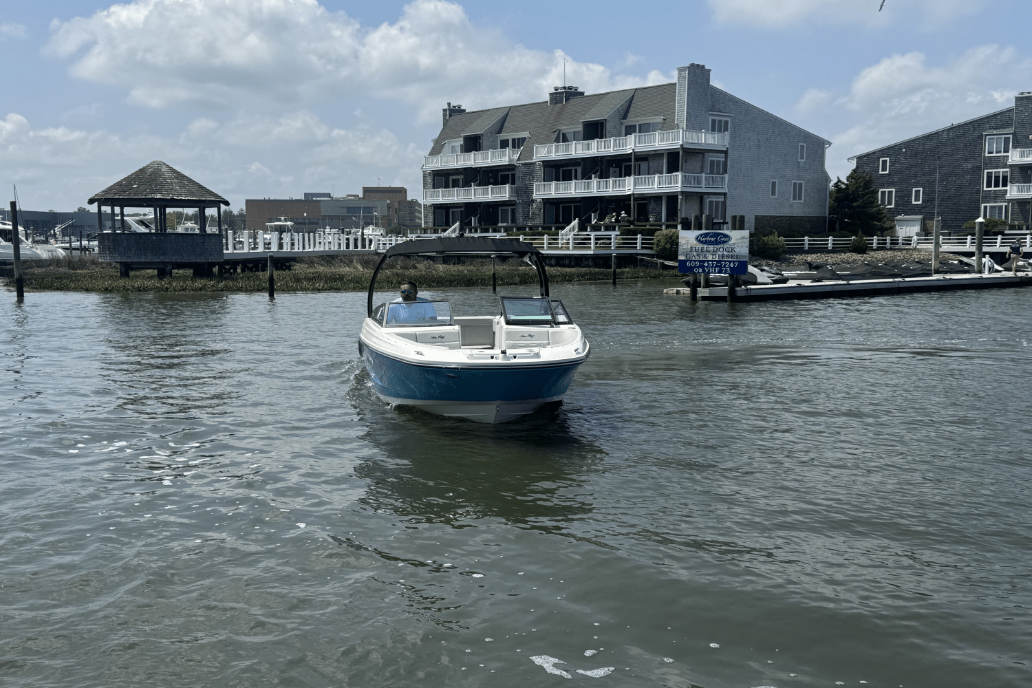 Slide: The Image of Sea Ray SPX 230 2025 - 7