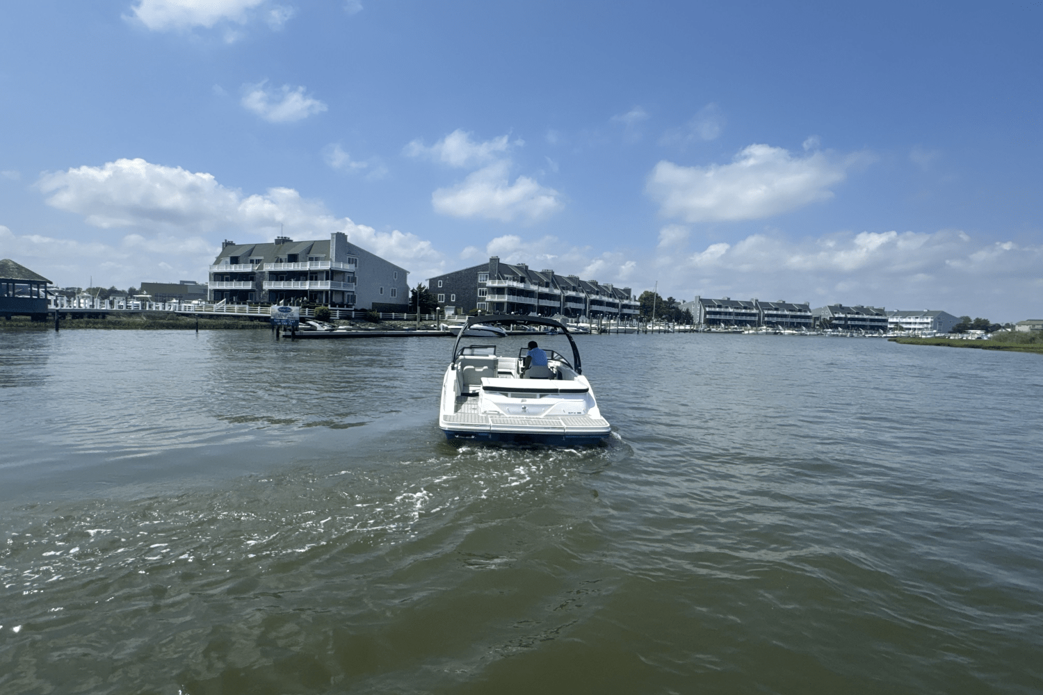 Slide: The Image of Sea Ray SPX 230 2025 - 70