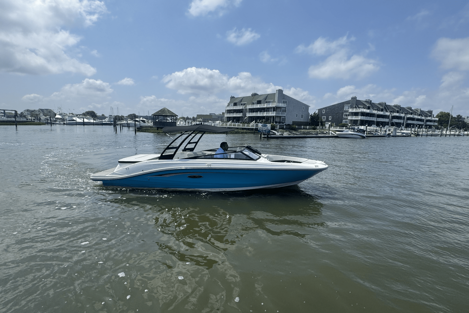 Slide: The Image of Sea Ray SPX 230 2025 - 8