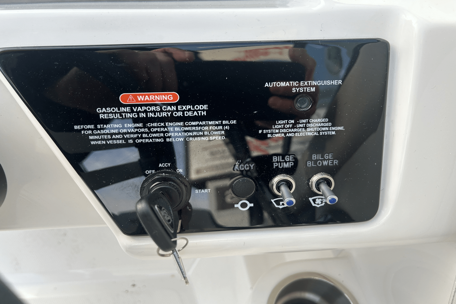 Slide: The Image of Sea Ray SPX 230 2025 - 8