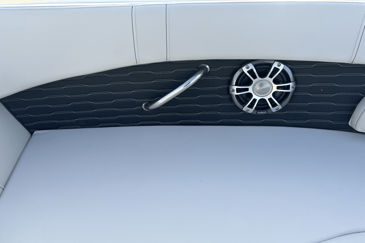 Slide: The Image of Sea Ray SPX 230 2025 - 9