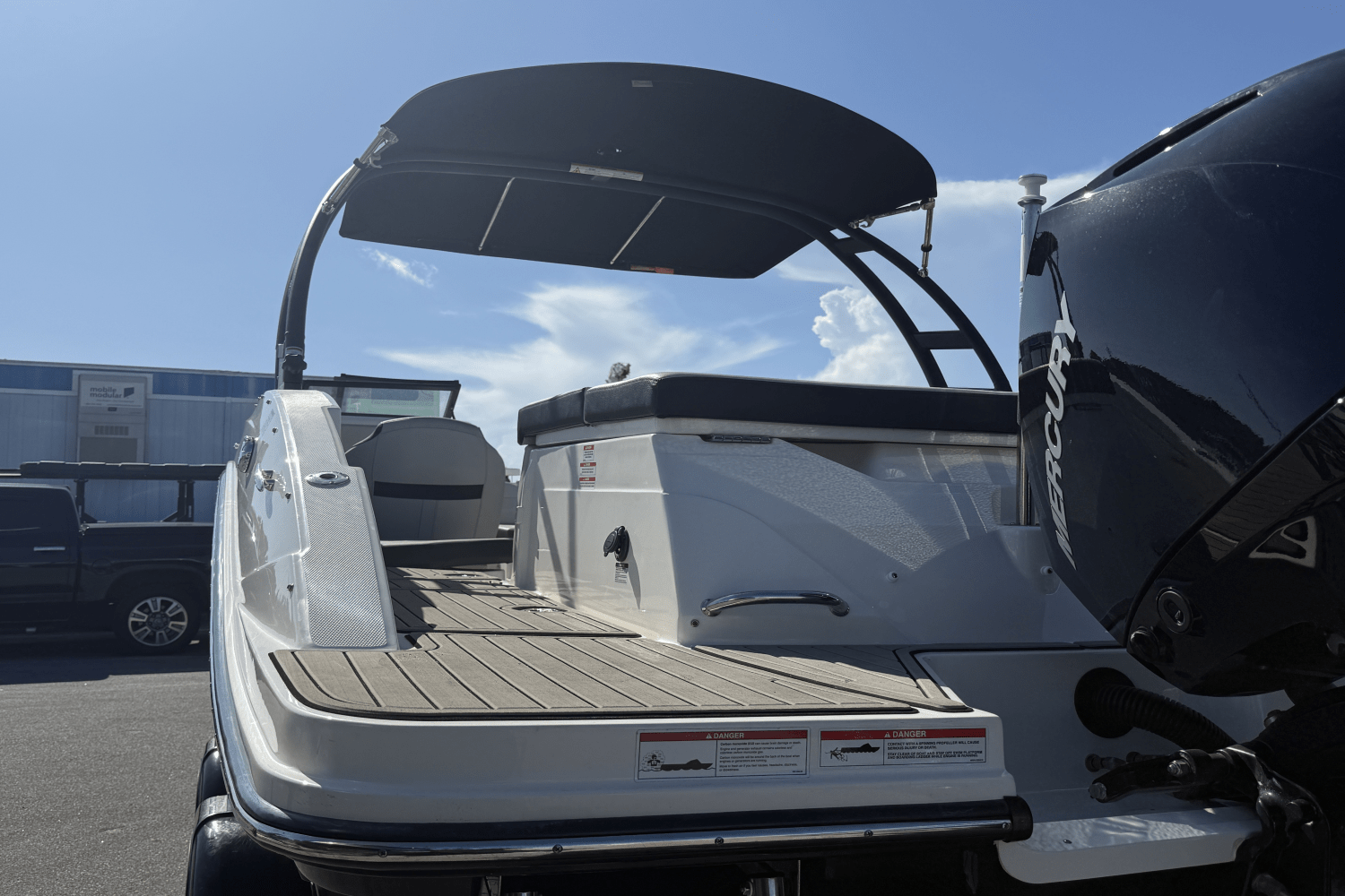 Slide: The Image of Sea Ray SPX 230 Outboard 2023 - 10