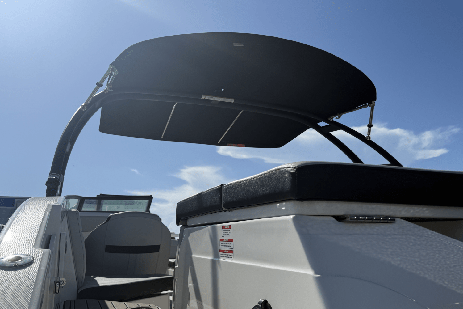 Slide: The Image of Sea Ray SPX 230 Outboard 2023 - 13