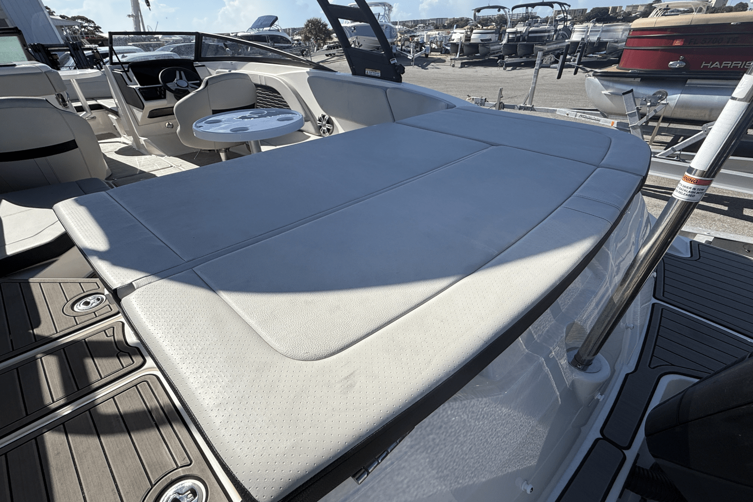 Slide: The Image of Sea Ray SPX 230 Outboard 2023 - 15