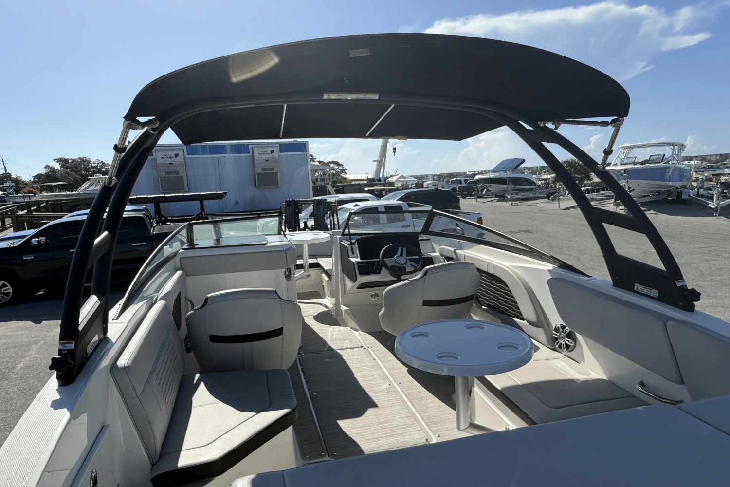 Slide: The Image of Sea Ray SPX 230 Outboard 2023 - 16