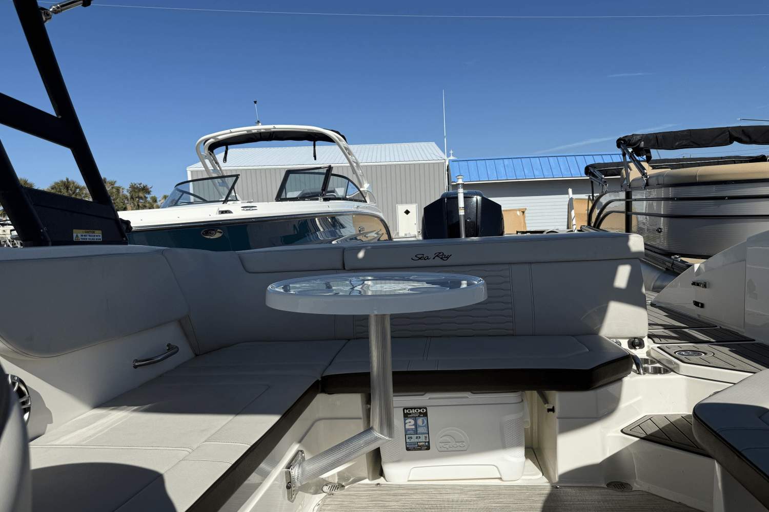 Slide: The Image of Sea Ray SPX 230 Outboard 2023 - 17