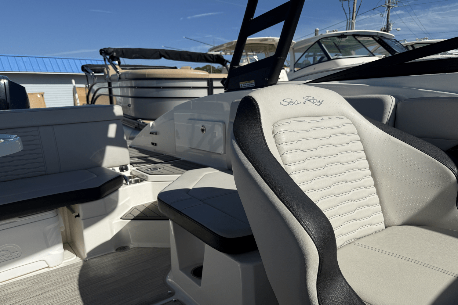 Slide: The Image of Sea Ray SPX 230 Outboard 2023 - 18