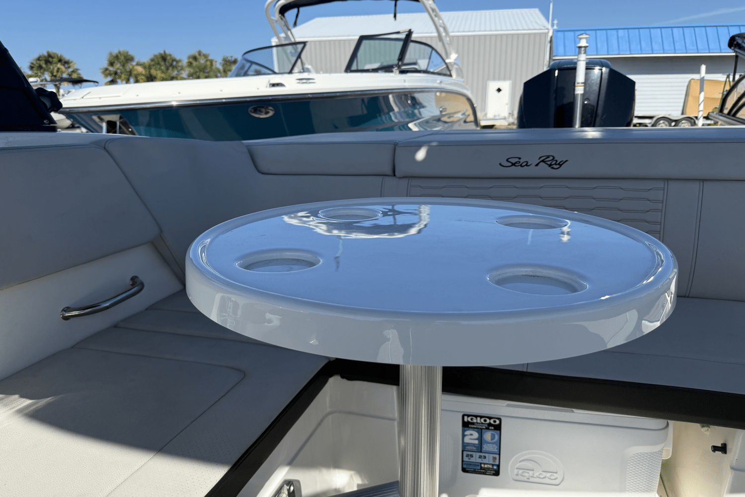 Slide: The Image of Sea Ray SPX 230 Outboard 2023 - 20