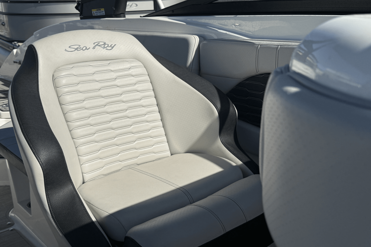 Slide: The Image of Sea Ray SPX 230 Outboard 2023 - 28