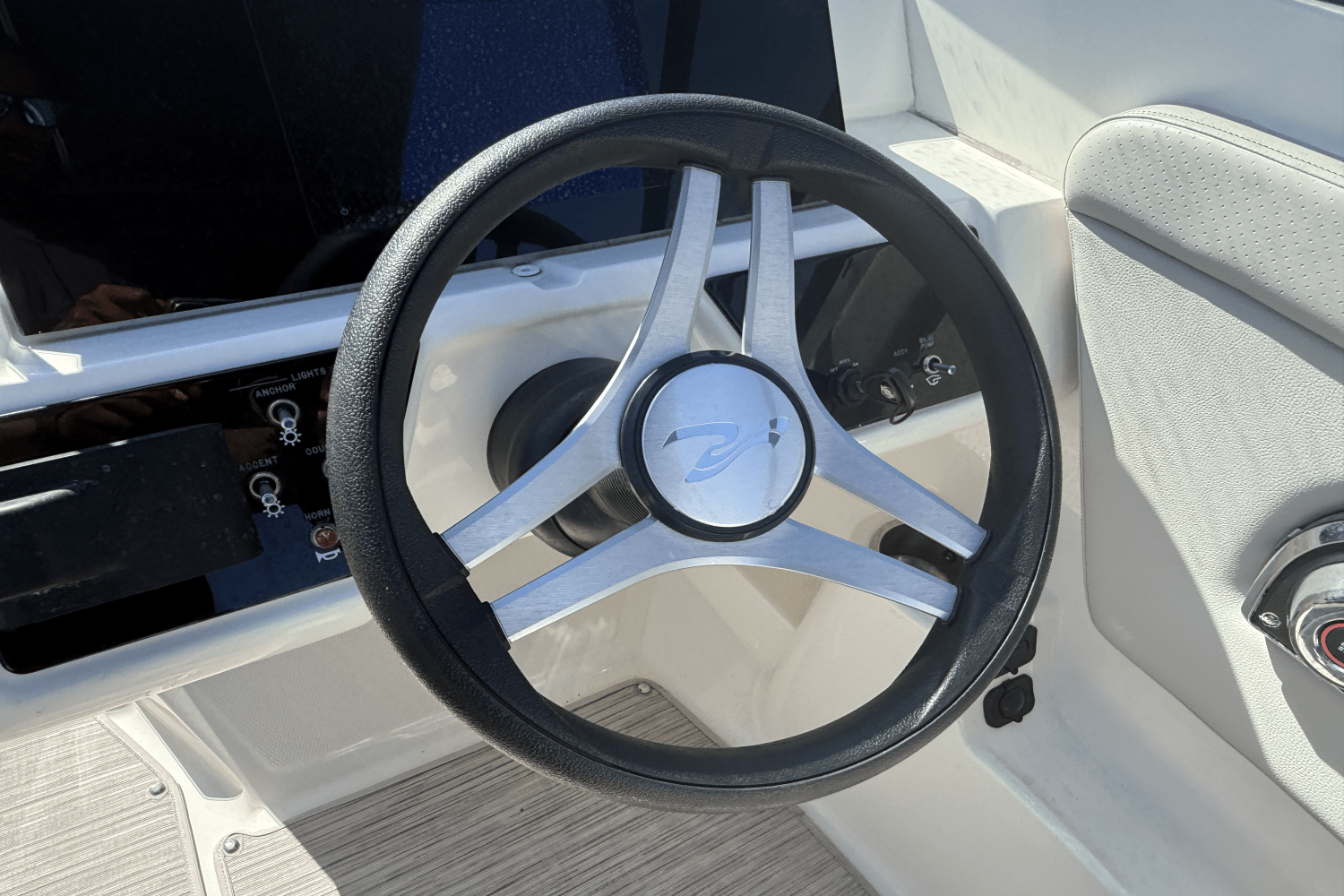 Slide: The Image of Sea Ray SPX 230 Outboard 2023 - 29