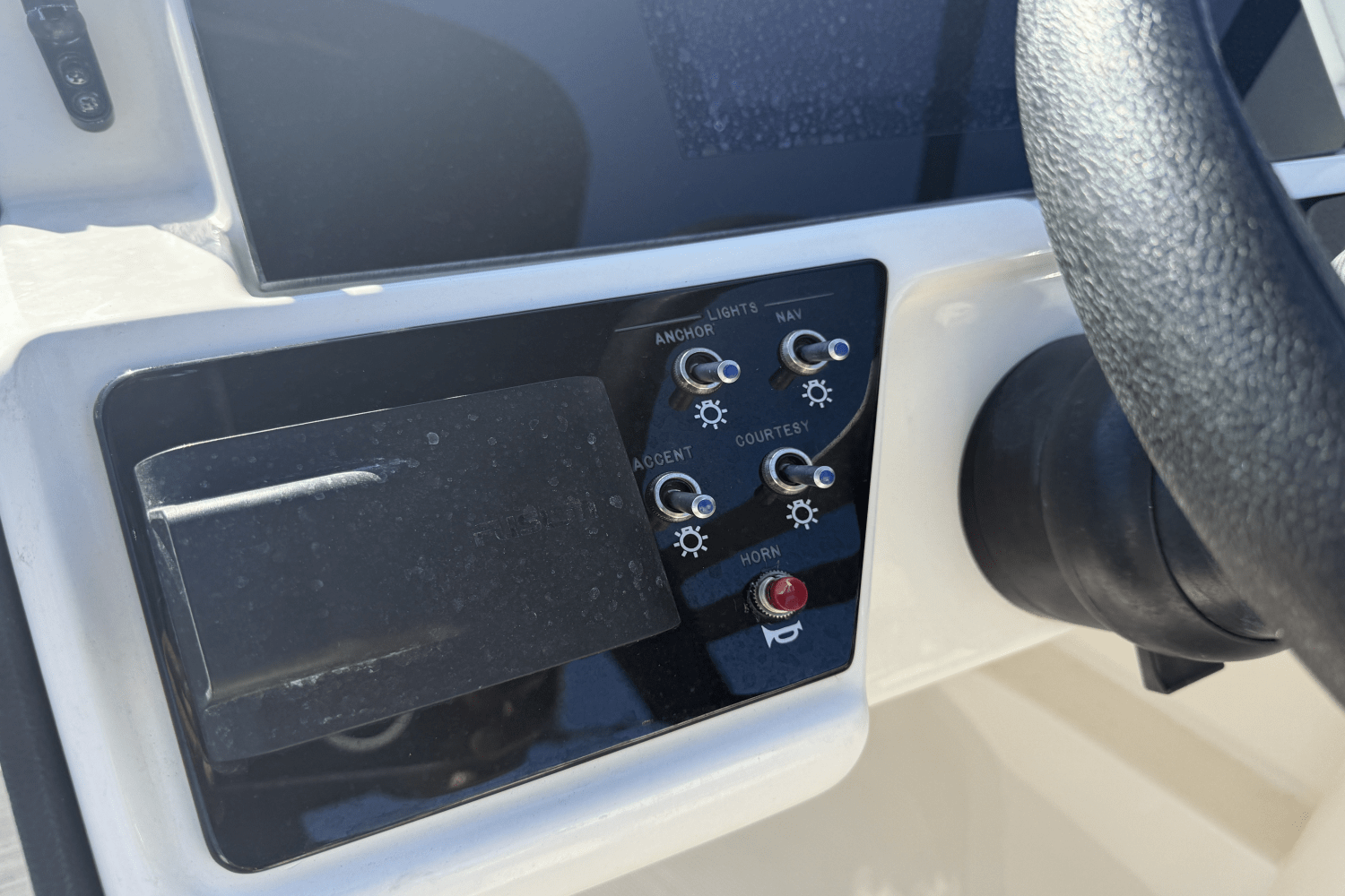 Slide: The Image of Sea Ray SPX 230 Outboard 2023 - 31