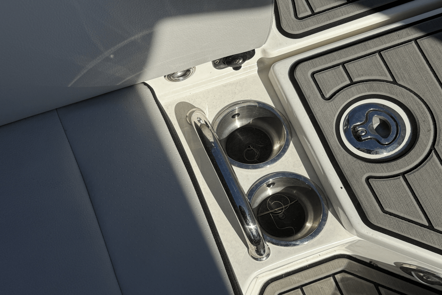 Slide: The Image of Sea Ray SPX 230 Outboard 2023 - 33