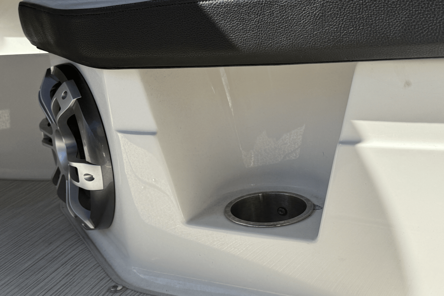 Slide: The Image of Sea Ray SPX 230 Outboard 2023 - 34