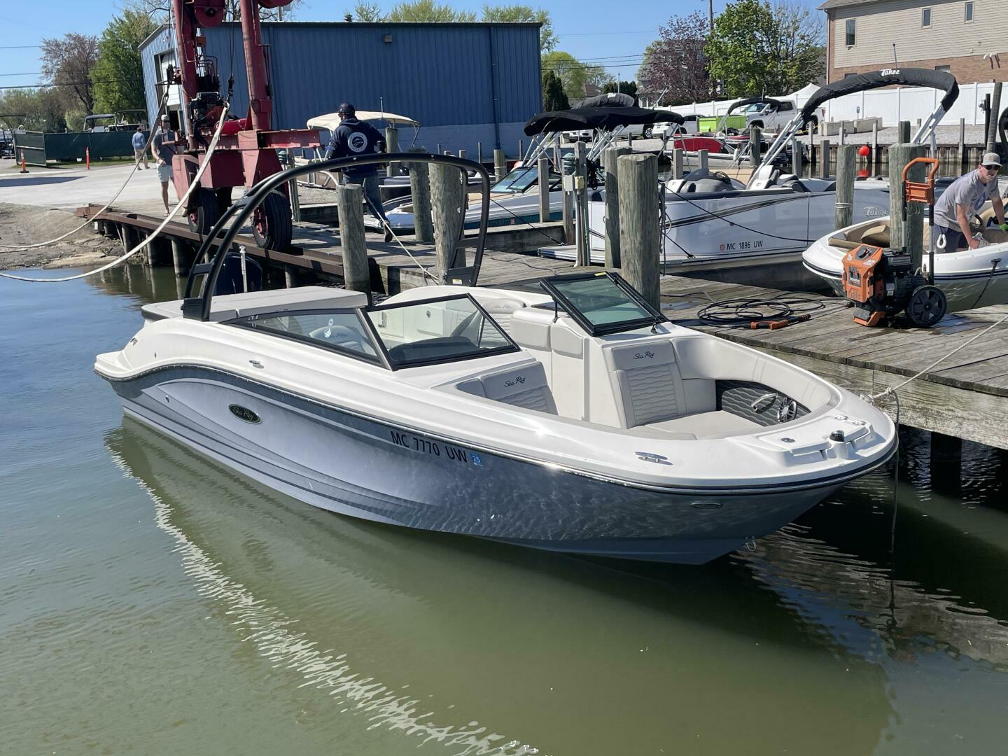 Slide: The Image of Sea Ray SPX 230 Outboard 2023 - 4468802