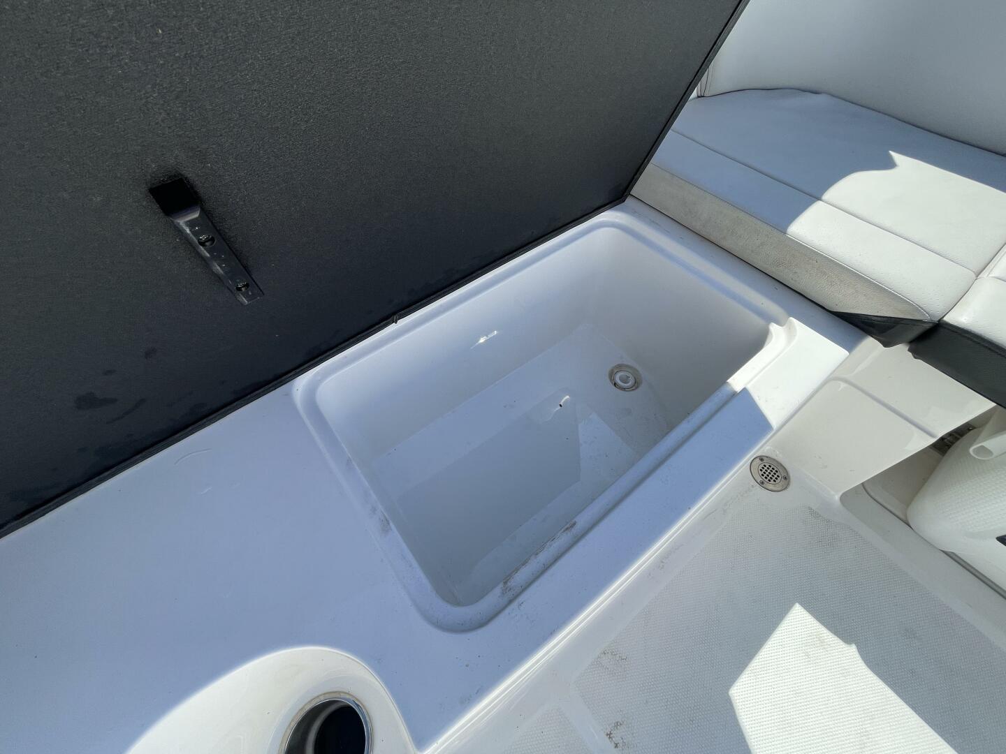 Slide: The Image of Sea Ray SPX 230 Outboard 2023 - 4468968