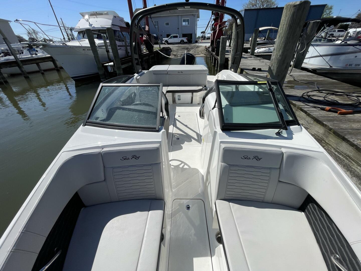 Slide: The Image of Sea Ray SPX 230 Outboard 2023 - 4468974