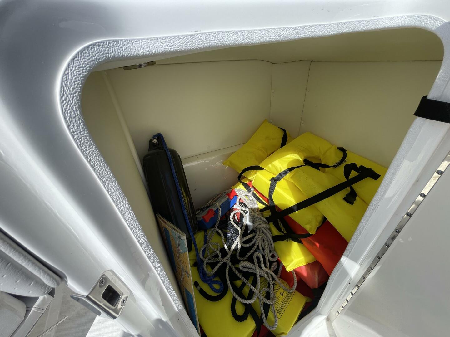 Slide: The Image of Sea Ray SPX 230 Outboard 2023 - 4468977