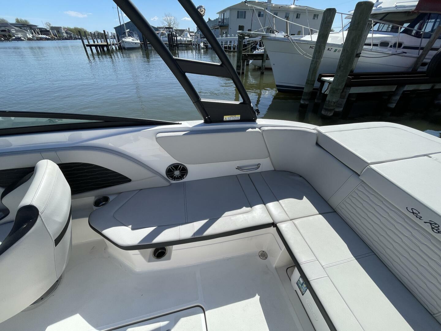 Slide: The Image of Sea Ray SPX 230 Outboard 2023 - 4468984
