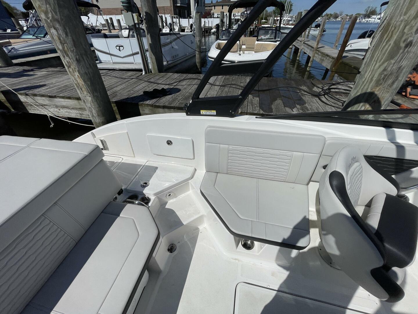 Slide: The Image of Sea Ray SPX 230 Outboard 2023 - 4468986