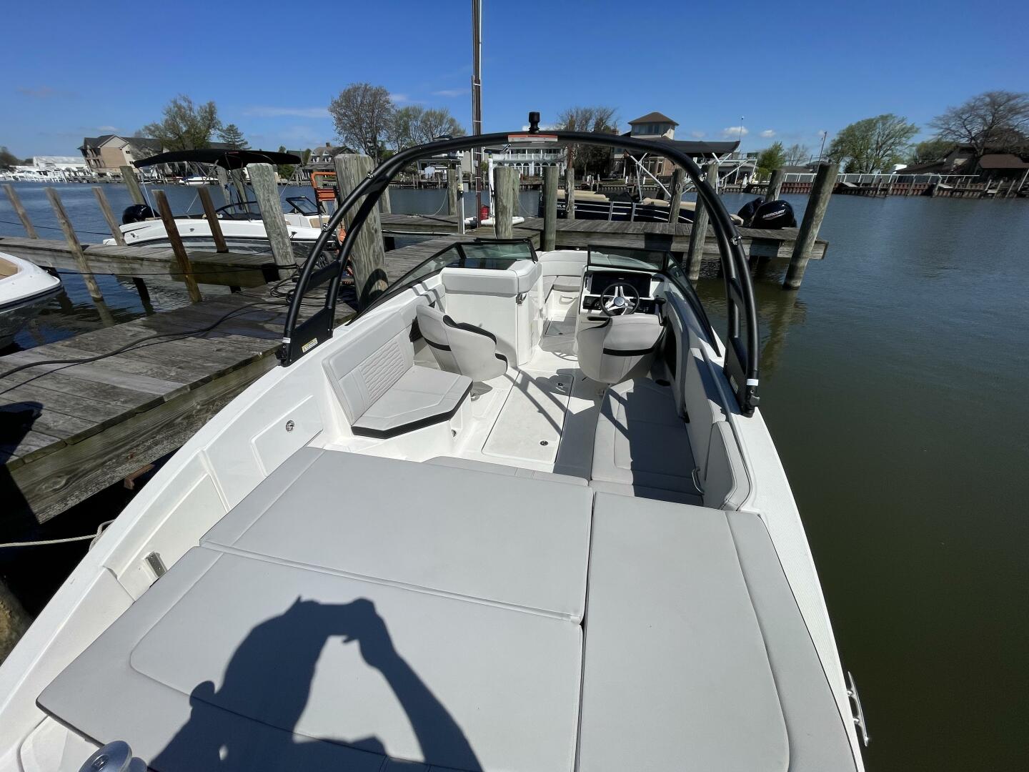 Slide: The Image of Sea Ray SPX 230 Outboard 2023 - 4469000
