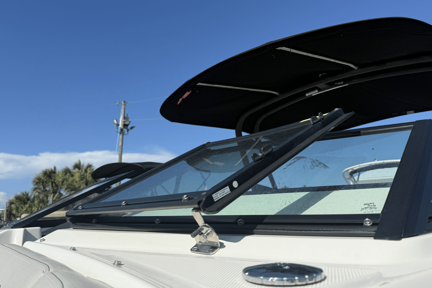 Slide: The Image of Sea Ray SPX 230 Outboard 2023 - 5