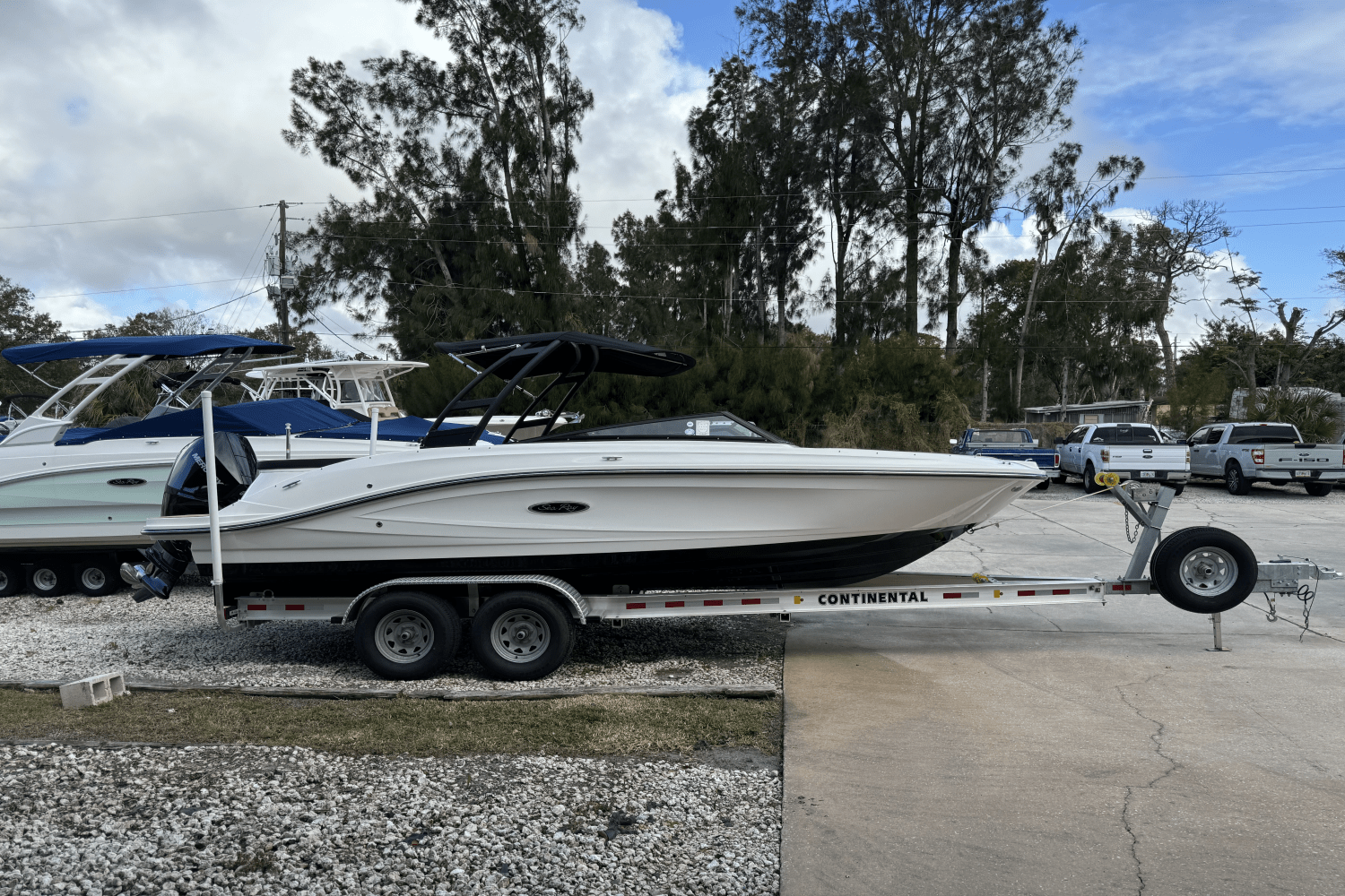 Slide: The Image of Sea Ray SPX 230 Outboard 2025 - 0