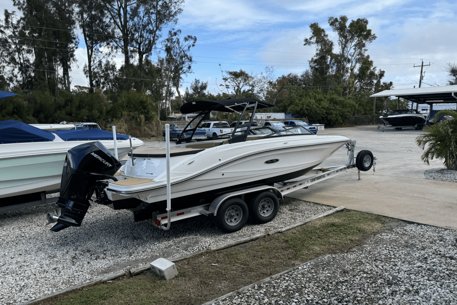 Slide: The Image of Sea Ray SPX 230 Outboard 2025 - 1