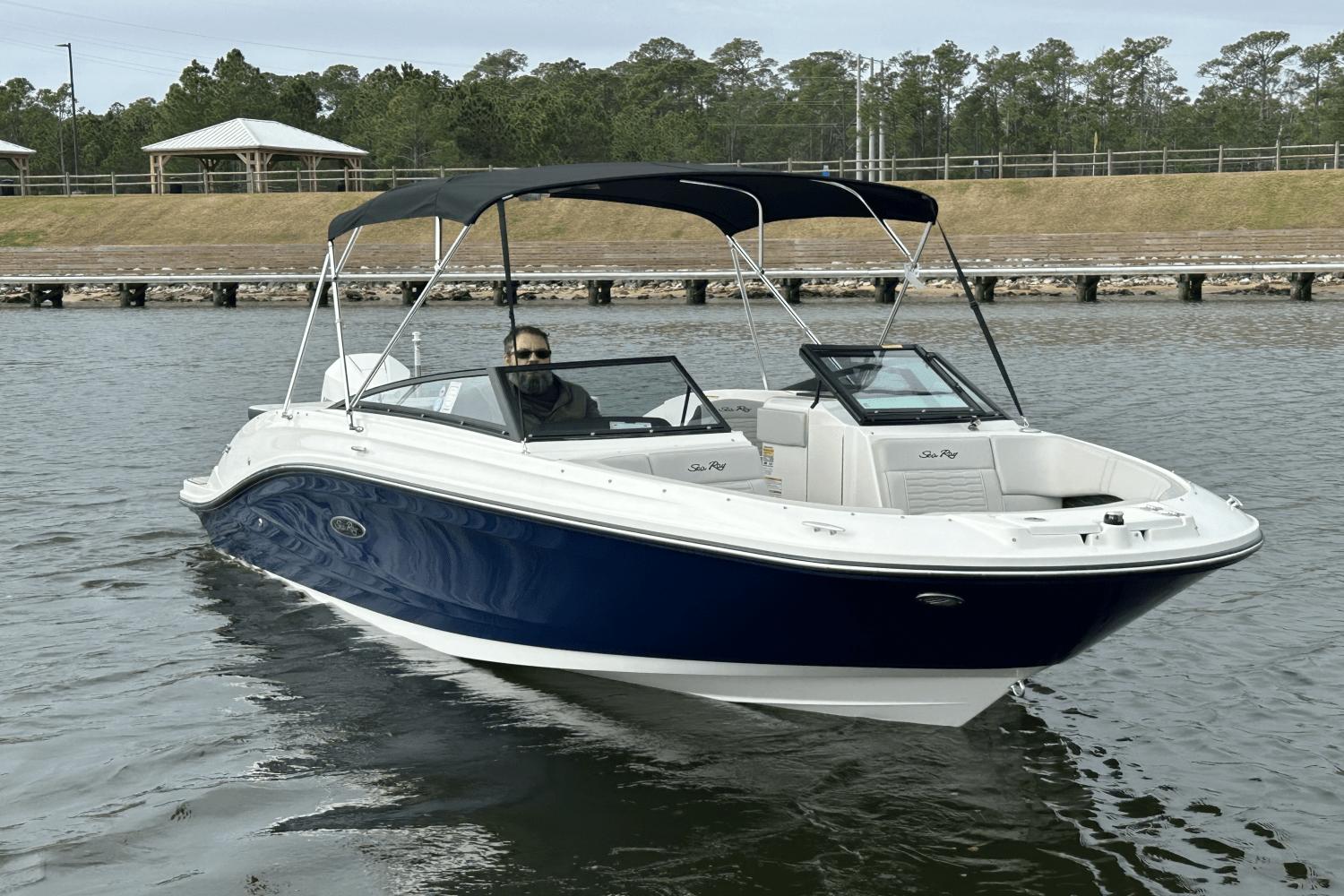 Slide: The Image of Sea Ray SPX 230 Outboard 2025 - 1
