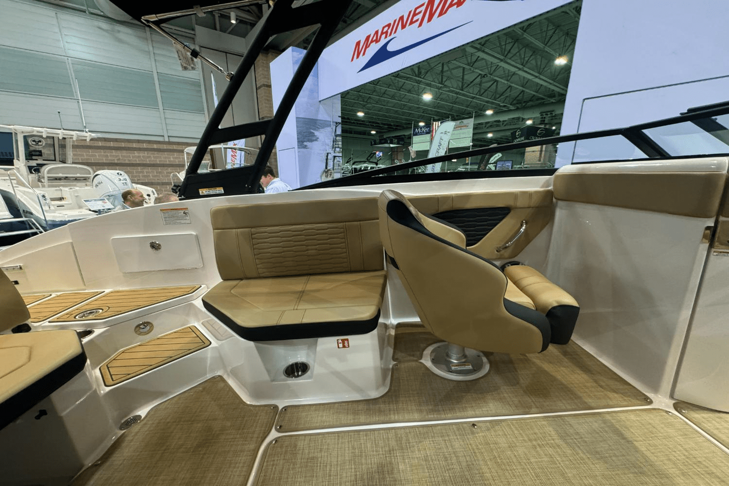Slide: The Image of Sea Ray SPX 230 Outboard 2025 - 10