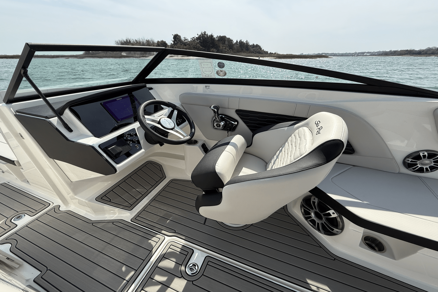 Slide: The Image of Sea Ray SPX 230 Outboard 2025 - 10