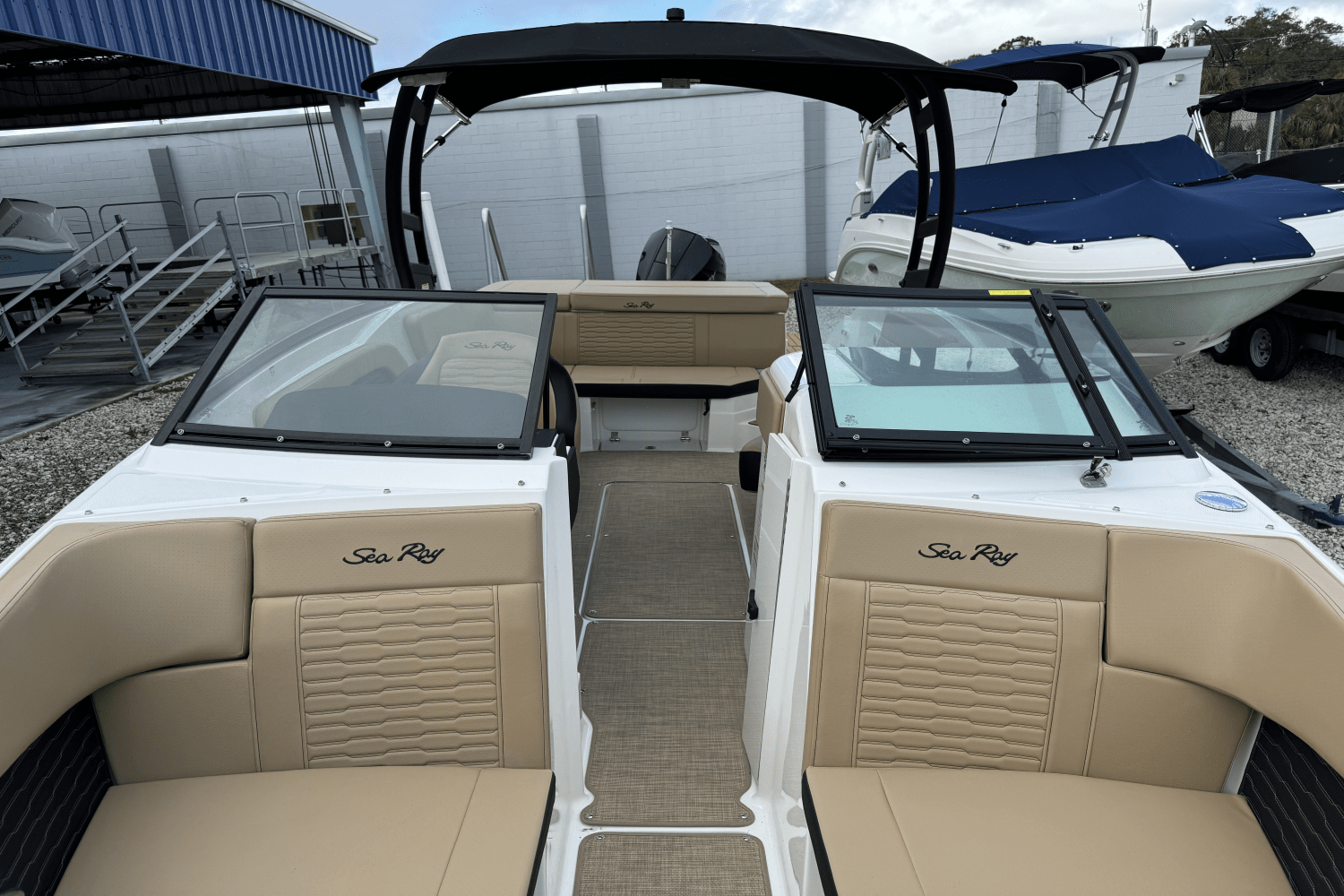 Slide: The Image of Sea Ray SPX 230 Outboard 2025 - 10