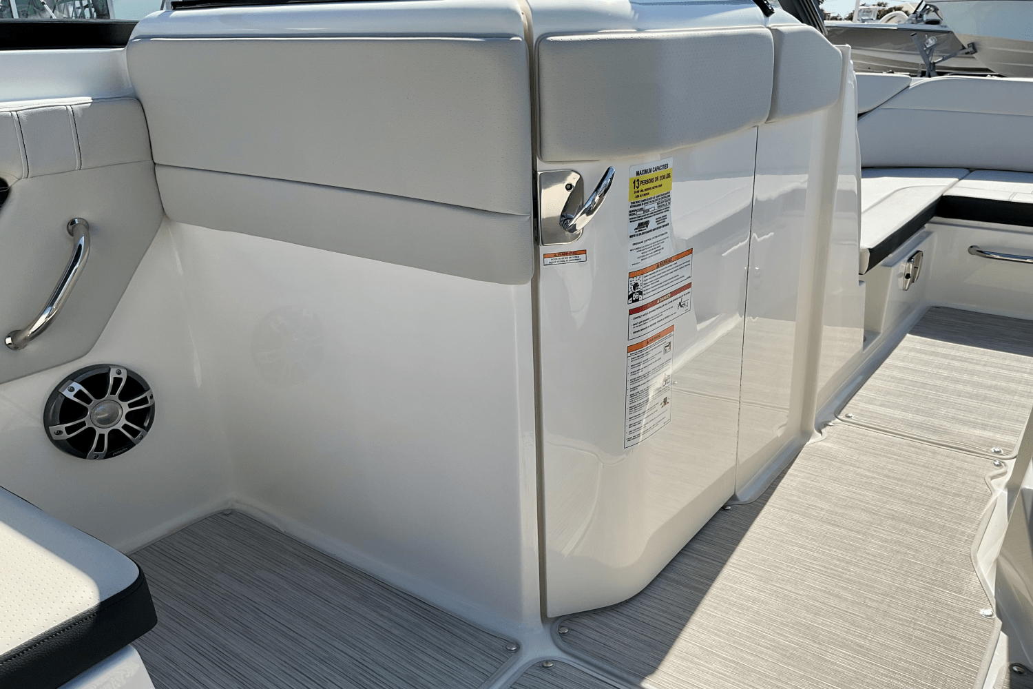 Slide: The Image of Sea Ray SPX 230 Outboard 2025 - 11