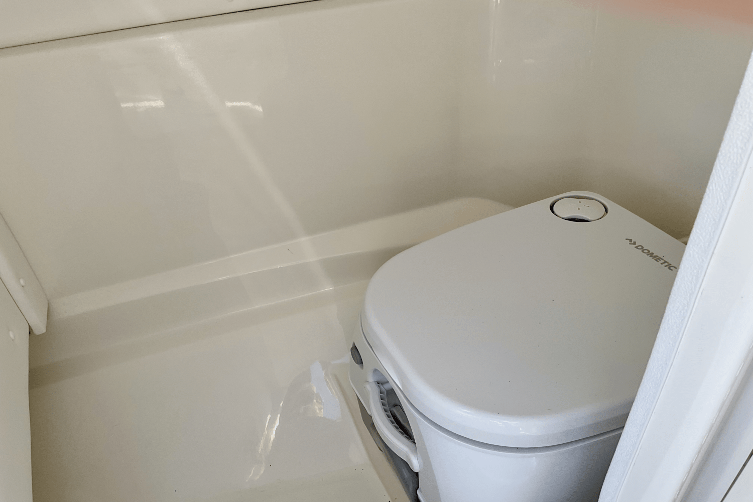 Slide: The Image of Sea Ray SPX 230 Outboard 2025 - 12