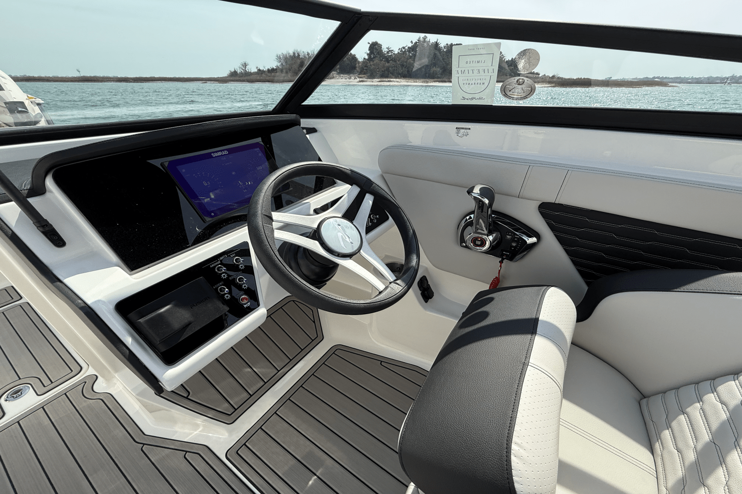 Slide: The Image of Sea Ray SPX 230 Outboard 2025 - 12