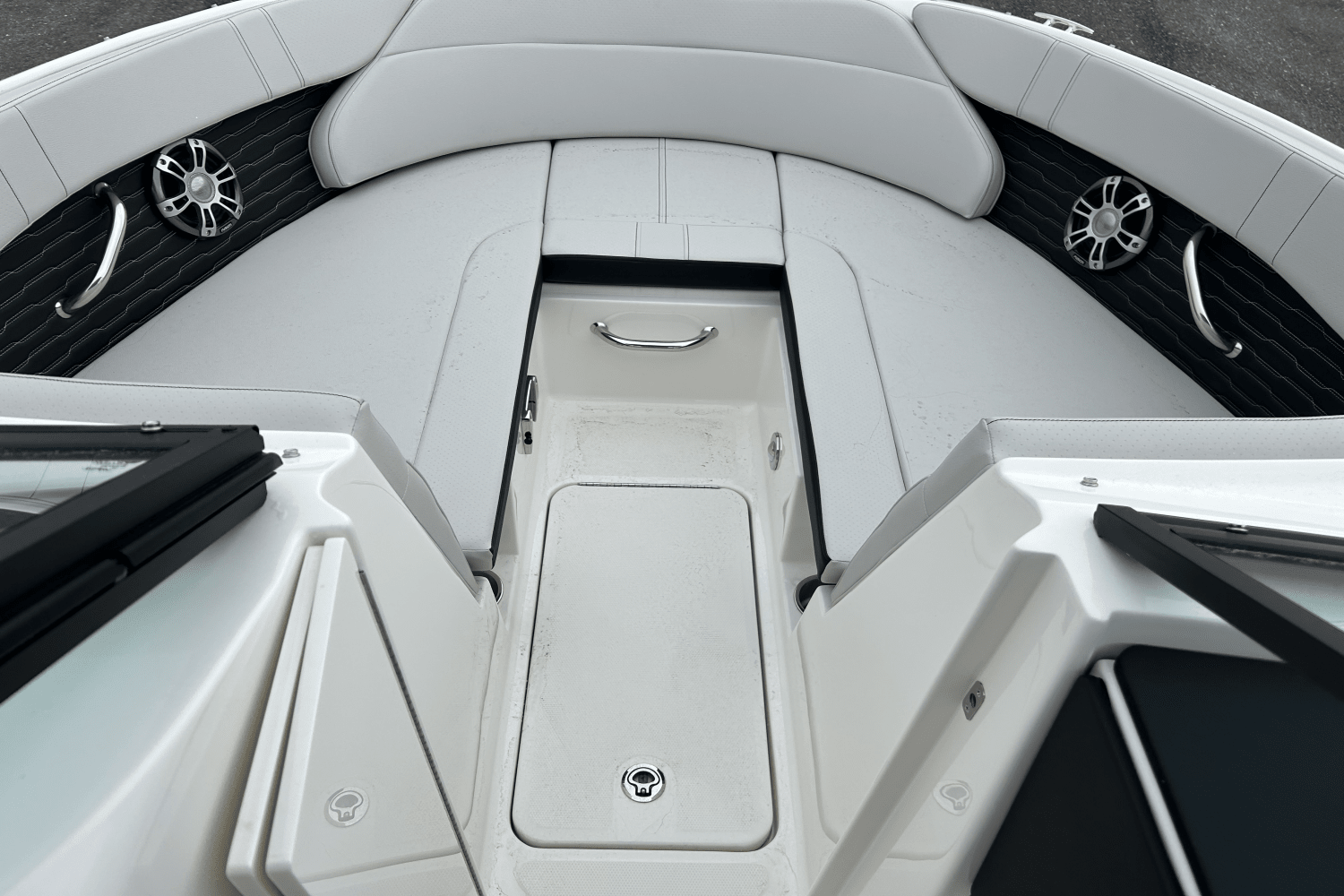 Slide: The Image of Sea Ray SPX 230 Outboard 2025 - 12