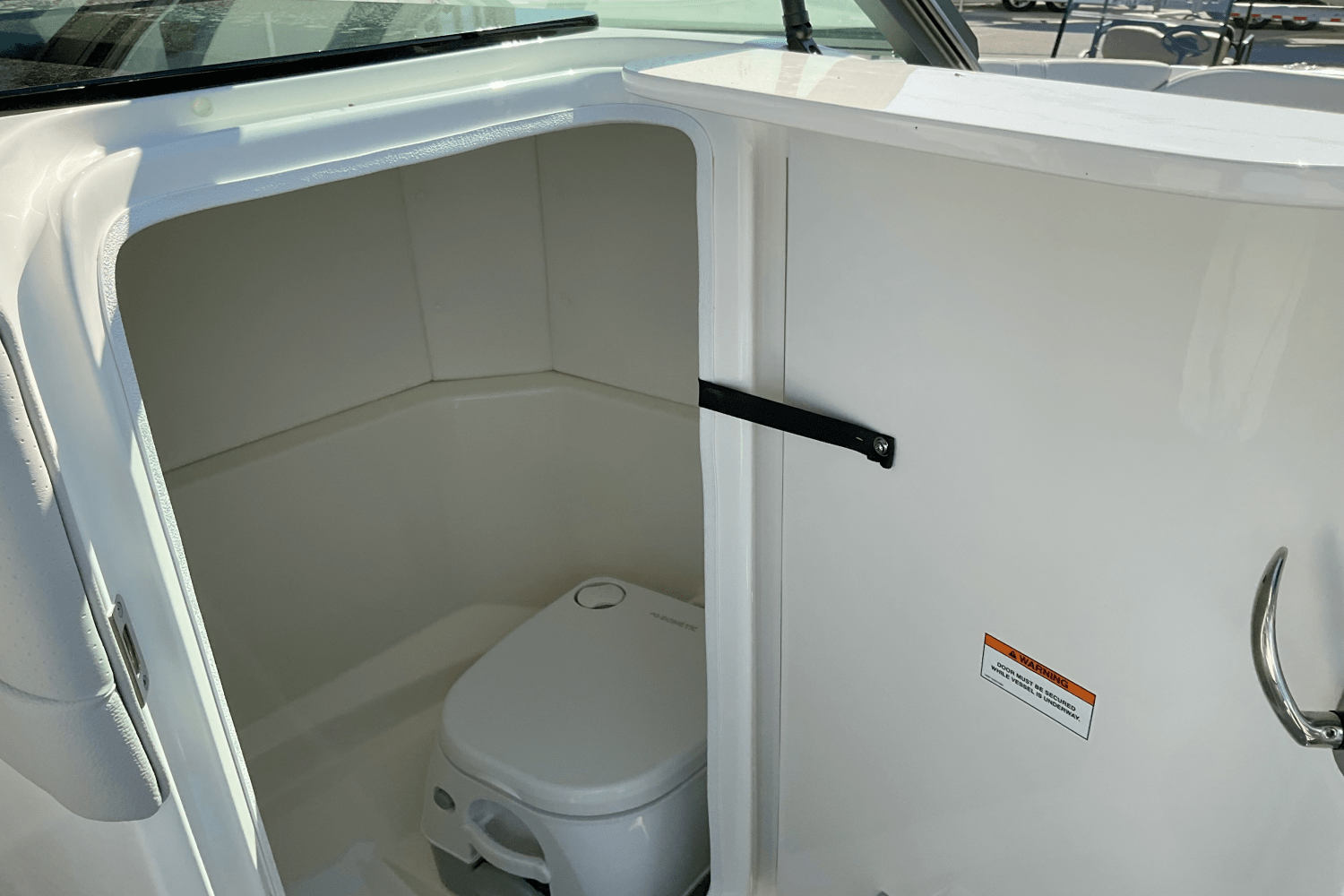 Slide: The Image of Sea Ray SPX 230 Outboard 2025 - 13