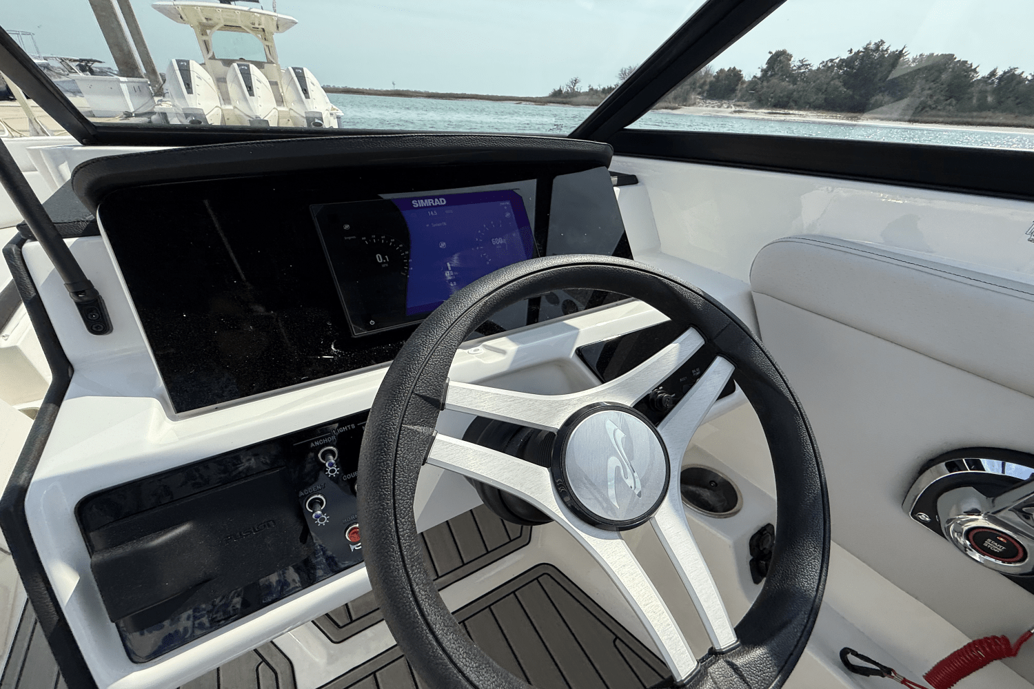 Slide: The Image of Sea Ray SPX 230 Outboard 2025 - 13