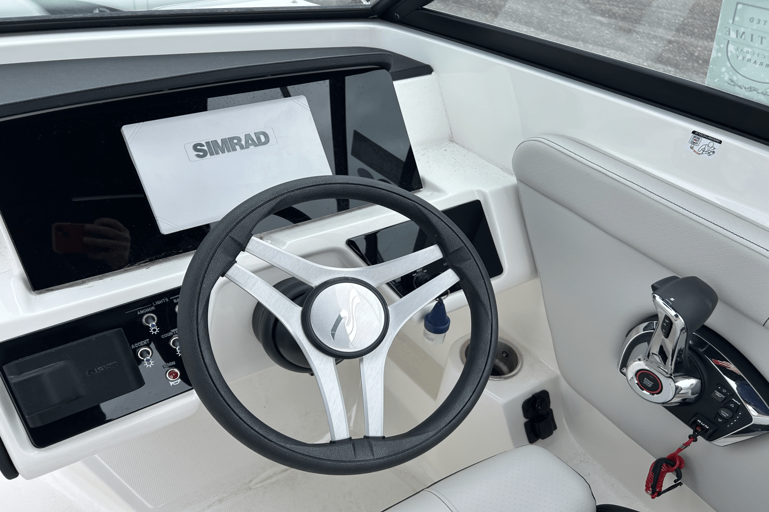 Slide: The Image of Sea Ray SPX 230 Outboard 2025 - 13