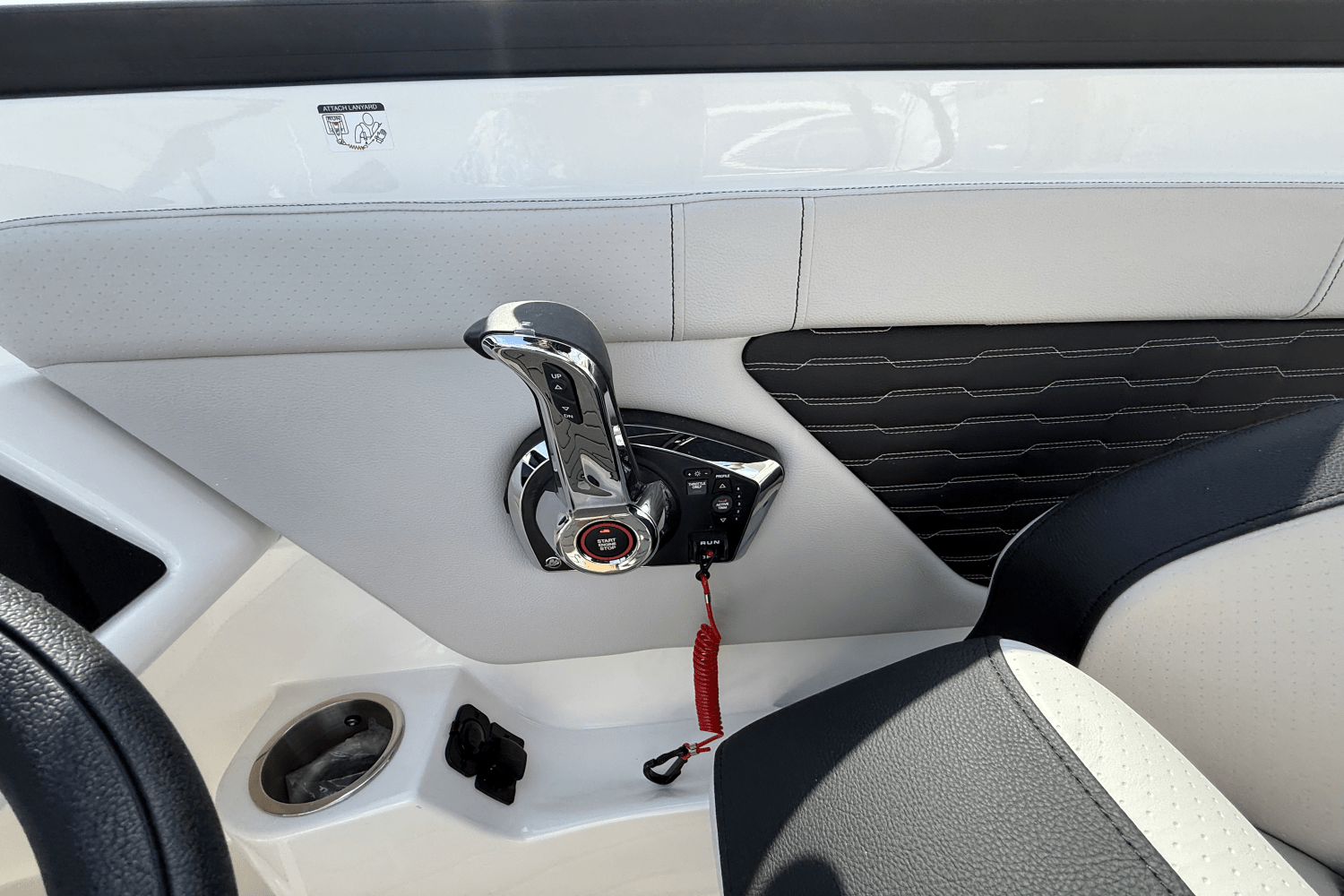 Slide: The Image of Sea Ray SPX 230 Outboard 2025 - 14