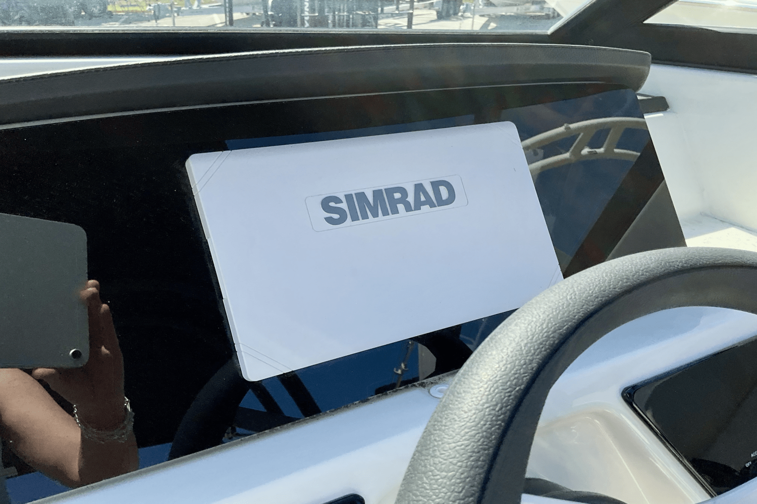 Slide: The Image of Sea Ray SPX 230 Outboard 2025 - 15