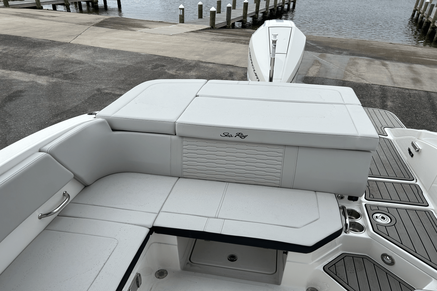 Slide: The Image of Sea Ray SPX 230 Outboard 2025 - 15