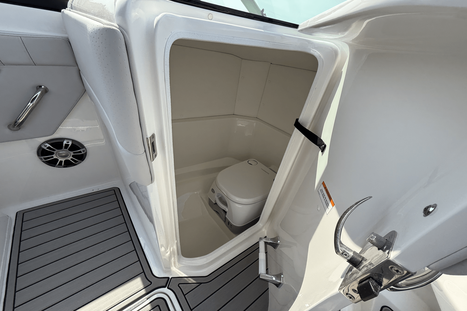 Slide: The Image of Sea Ray SPX 230 Outboard 2025 - 16