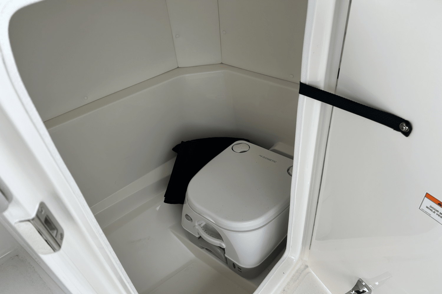 Slide: The Image of Sea Ray SPX 230 Outboard 2025 - 16