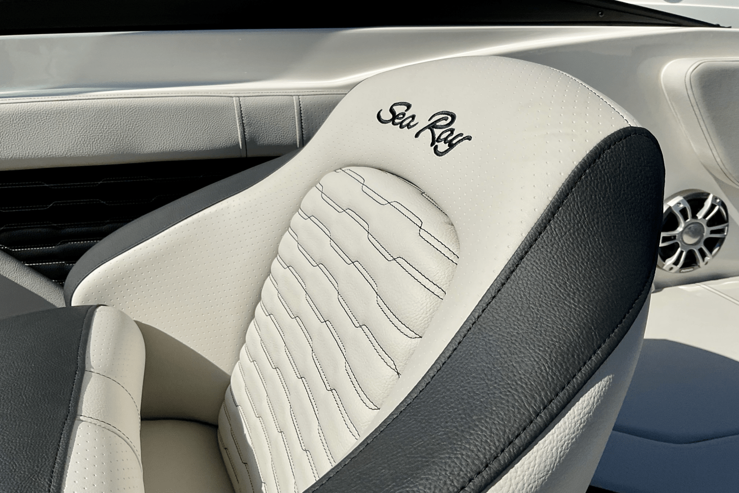 Slide: The Image of Sea Ray SPX 230 Outboard 2025 - 18