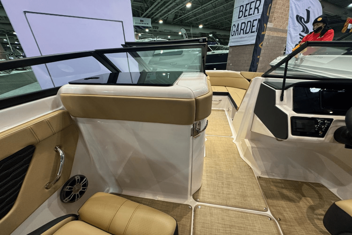 Slide: The Image of Sea Ray SPX 230 Outboard 2025 - 19