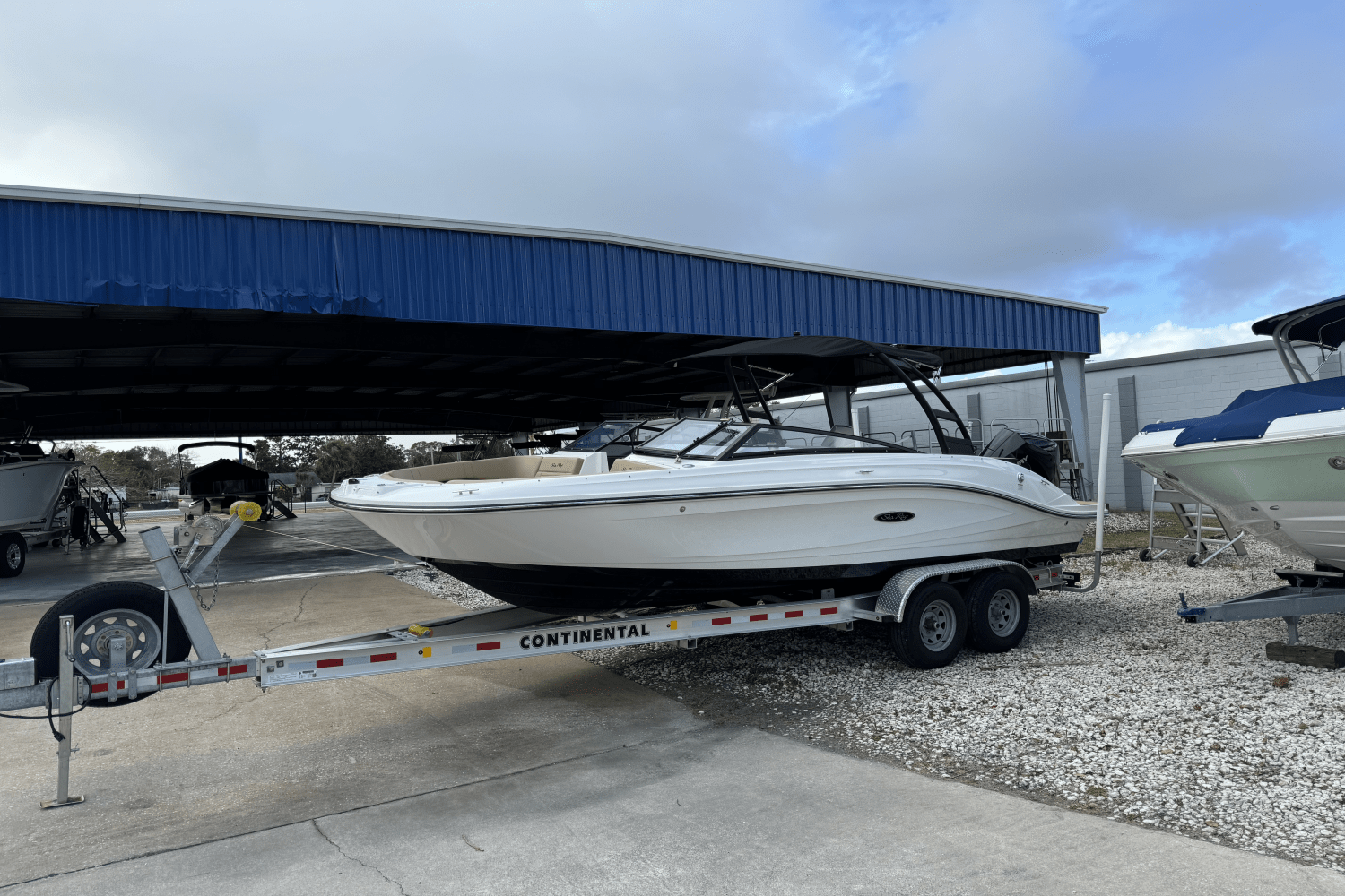 Slide: The Image of Sea Ray SPX 230 Outboard 2025 - 2