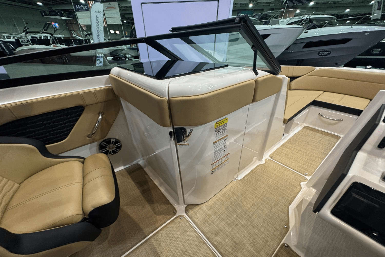 Slide: The Image of Sea Ray SPX 230 Outboard 2025 - 20