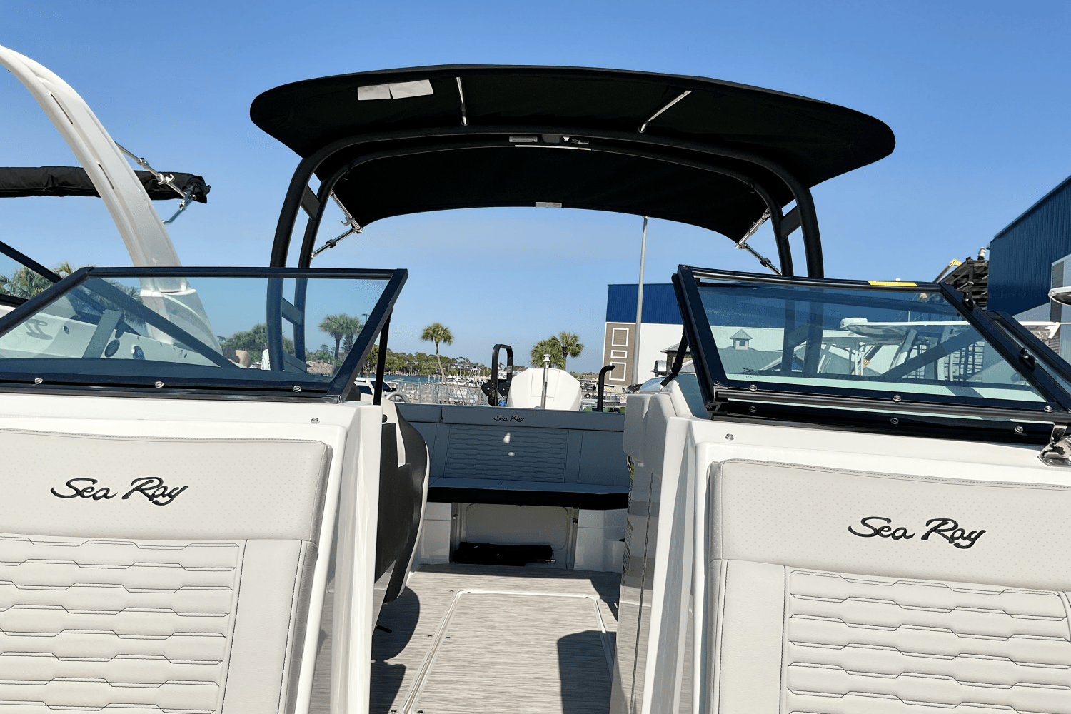 Slide: The Image of Sea Ray SPX 230 Outboard 2025 - 20